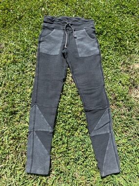 FP Movement Kyota Legging Sweatpants Athletic with Pockets Black Gray Size S